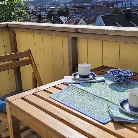 And Cozy With A Veranda 아파트